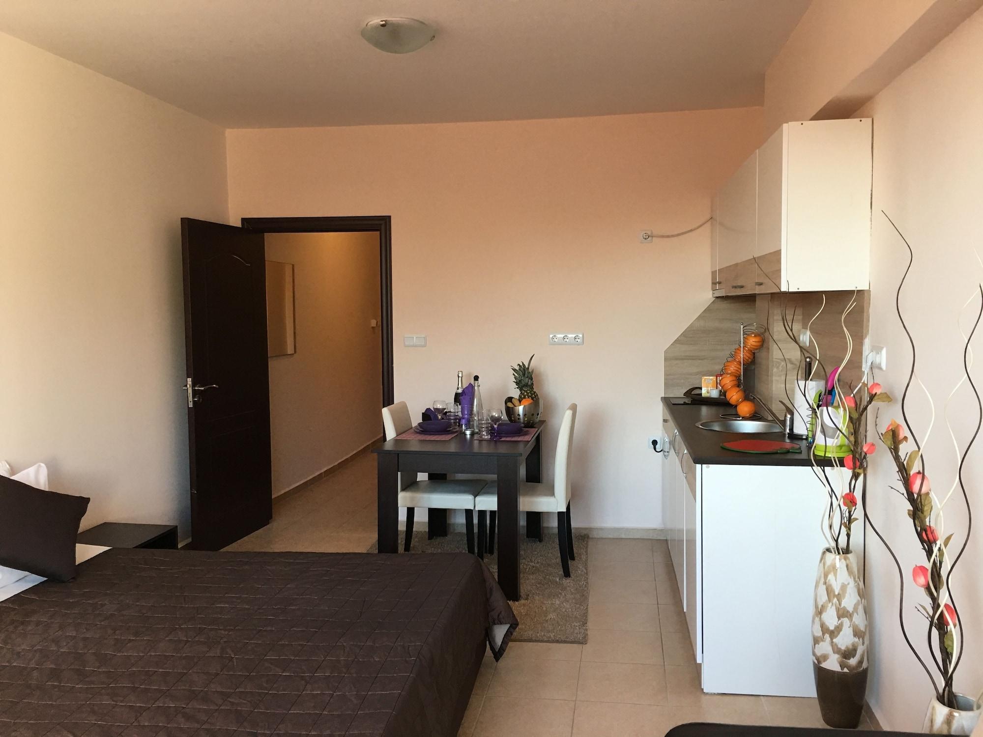 Beach Aparthotel Salt Lake Pomorie Exterior photo